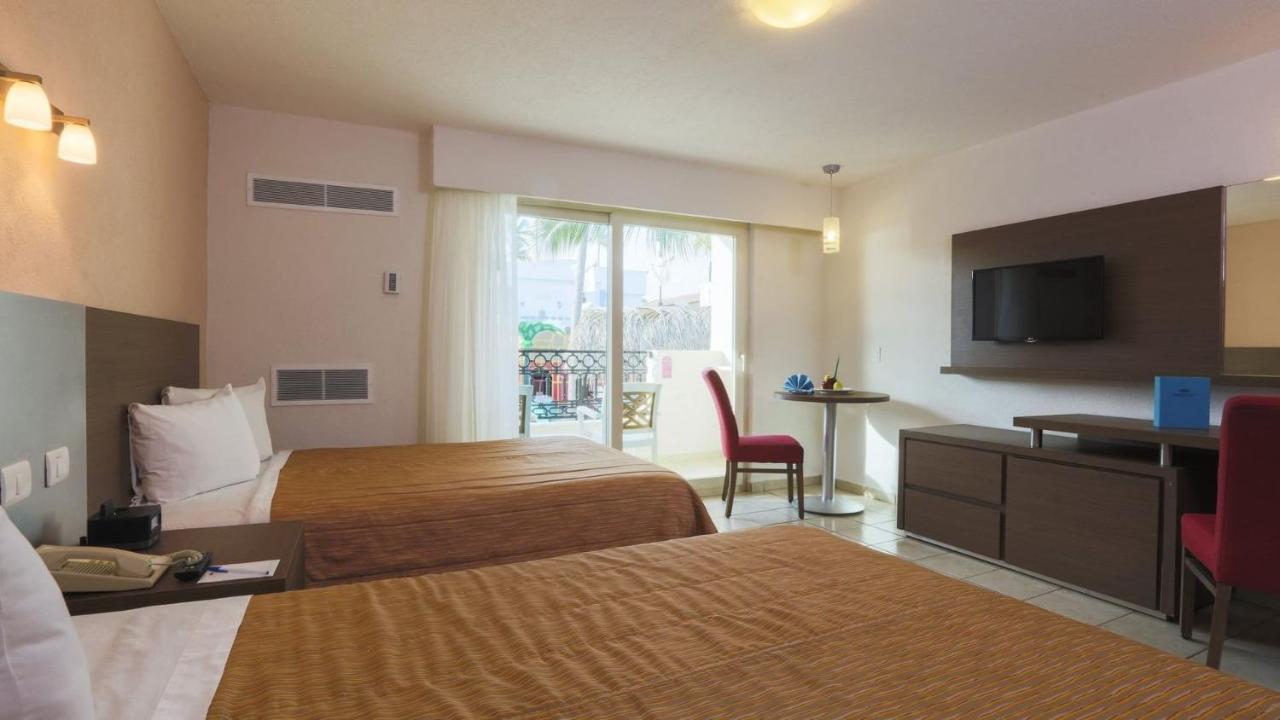 HOTEL CROWN PARADISE CLUB ALL INCLUSIVE PUERTO VALLARTA 4* (Mexico) - from  C$ 267 | iBOOKED